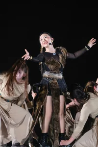 Chinese Actress Zhu Xudan Shines in Exquisite Vietnamese Fashion - image 7