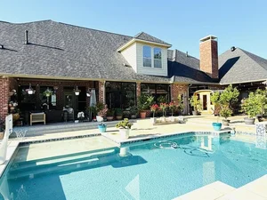 Inside Singer Hong Ngoc's Stunning US Villa and Lush Tropical Garden - image 3