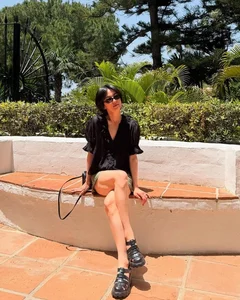 Song Hye Kyo Effortless Fashion Style: Timeless Elegance at 44 - image 4