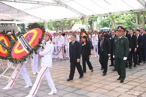 Chinese Delegation Pays Respects to Late General Secretary Nguyen Phu Trong - image 0