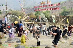 The Traditional Water Splashing Festival of the Lao People in Dien Bien Province - image 2