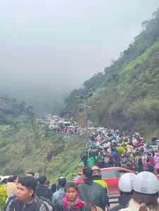 Ma Pi Leng Pass Experiences Severe Travel Overload - image 5