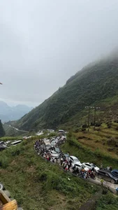 Ma Pi Leng Pass Experiences Severe Travel Overload - image 1