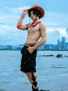 Impressive One Piece Cosplay Gallery - image 8
