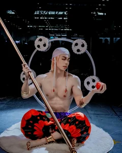 Impressive One Piece Cosplay Gallery - image 33