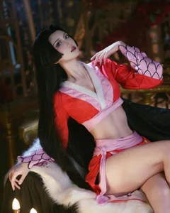 Impressive One Piece Cosplay Gallery - image 31