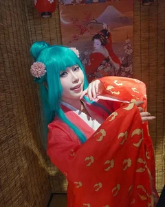 Impressive One Piece Cosplay Gallery - image 11