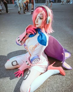 Impressive One Piece Cosplay Gallery - image 2
