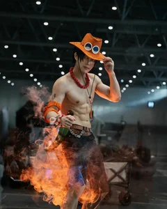 Impressive One Piece Cosplay Gallery - image 25