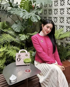 The Ethics of Celebrity Thrifting: Analyzing the Huyen My Shoe Pricing Scandal - image 1
