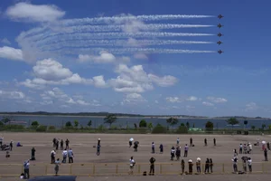 Spectacular Aerial Displays and Next-Gen Jets Shine at Singapore Airshow 2024 - image 1