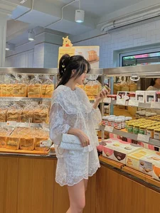 Former Flight Attendant Beauty Queen Mistaken for Student in Youthful Outfit - image 1