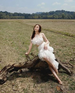 Ly Nha Ky's Secret to Youthful Elegance Through Fashion - image 8