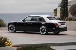 Exclusive Look: Rolls-Royce Phantom 2026 Mansory Pearl Edition Luxury - image 9