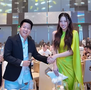 YouTuber Khoa Pug Confidently Compares Height with Miss World Vietnam Luong Thuy Linh in Viral Encounter - image 4