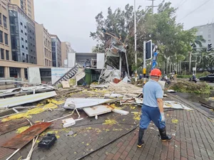 Hainan Island in Ruins: The Devastating Aftermath of Super Typhoon Yagi - image 5