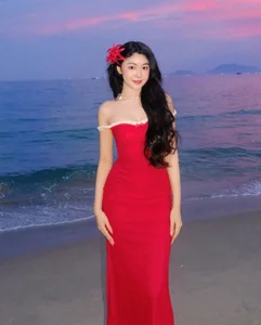 Thao Nhi Le Stuns in Elegant Silk Dress Fashion Trends - image 7