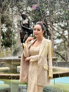 Thao Nhi Le Stuns in Elegant Silk Dress Fashion Trends - image 4