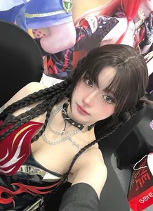The Rise of Ha Vi: A Deep Dive into the Profile of a Stunning Cosplayer - image 1