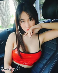 DJ Trang Moon: Blending High-Energy Beats with Sensational Summer Fashion - image 13