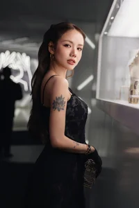 Singer Goes Viral After G-Dragon 'Likes' Her Post - image 8