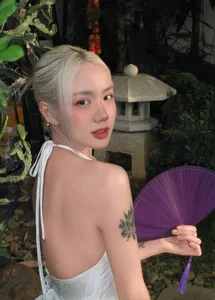 Singer Goes Viral After G-Dragon 'Likes' Her Post - image 11