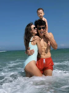 Fitness and Fashion: A Look at the Stylish Beachside Moments of Bui Tien Dung's Wife - image 2