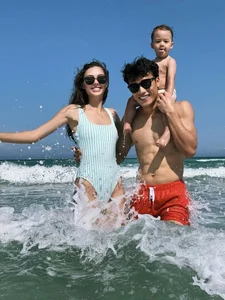 Fitness and Fashion: A Look at the Stylish Beachside Moments of Bui Tien Dung's Wife - image 5