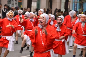 Experience Japan's 800-Year-Old Festival of Dancing with Rice Scoops - image 6