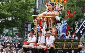 Experience Japan's 800-Year-Old Festival of Dancing with Rice Scoops - image 1