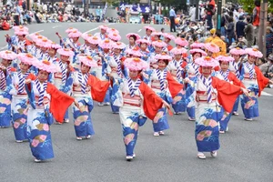 Experience Japan's 800-Year-Old Festival of Dancing with Rice Scoops - image 7