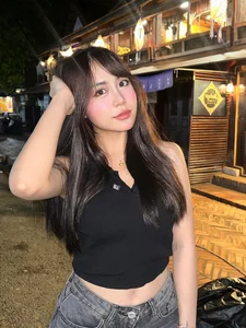 Famous Laotian Influencer in Vietnam Praised for Sophisticated Style - image 7