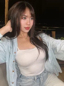 Famous Laotian Influencer in Vietnam Praised for Sophisticated Style - image 6
