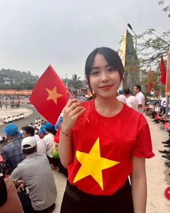 Famous Laotian Influencer in Vietnam Praised for Sophisticated Style - image 5