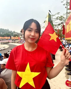 Famous Laotian Influencer in Vietnam Praised for Sophisticated Style - image 1