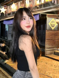 Famous Laotian Influencer in Vietnam Praised for Sophisticated Style - image 4