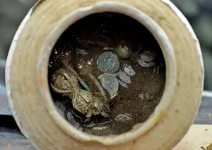 Shocking Archaeological Discovery: Rare Ancient Treasures Unearthed, Leaving Historians and Experts Astonished - image 5
