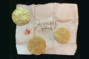 Shocking Archaeological Discovery: Rare Ancient Treasures Unearthed, Leaving Historians and Experts Astonished - image 1