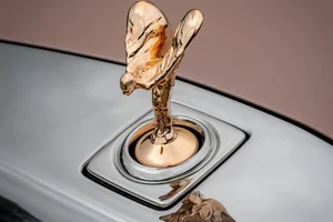 Inside the Bespoke Rolls-Royce Phantom Dentelle: Elegance Personified - image 9