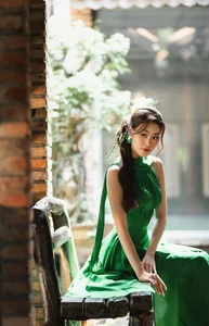 Khanh Van's Timeless Beauty Captured Through the Lens of Her Husband - image 10