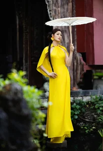 Khanh Van's Timeless Beauty Captured Through the Lens of Her Husband - image 8