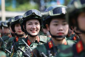 Who Is the Beautiful Girl Seen Chatting with General Phan Van Giang? - image 2