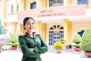 Who Is the Beautiful Girl Seen Chatting with General Phan Van Giang? - image 5