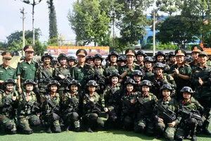 Who Is the Beautiful Girl Seen Chatting with General Phan Van Giang? - image 0
