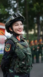 Who Is the Beautiful Girl Seen Chatting with General Phan Van Giang? - image 11