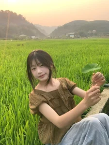 Rustic Beauty Gallery: 334+ Charming Images of Countryside Girls - image 10