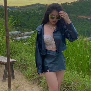 Meet Chu Hong Nghi: The Stunning and Fashionable Girlfriend of U23 Vietnam Footballer Nguyen Quoc Viet - image 5