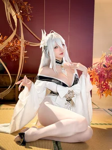 Hoshilily Azur Lane Cosplay: Xing Zhi Chi Chi Portrays Bai Feng in 60-Page Set - image 6