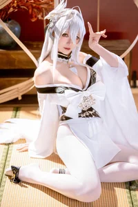 Hoshilily Azur Lane Cosplay: Xing Zhi Chi Chi Portrays Bai Feng in 60-Page Set - image 0