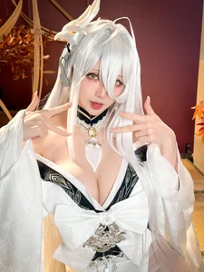 Hoshilily Azur Lane Cosplay: Xing Zhi Chi Chi Portrays Bai Feng in 60-Page Set - image 21